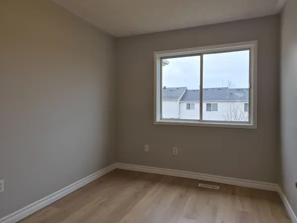 191 PICKETT CRES, Barrie, ON L4N 8C2