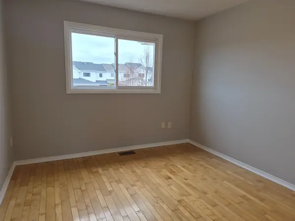 191 PICKETT CRES, Barrie, ON L4N 8C2