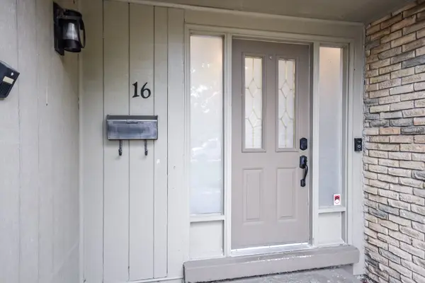 16 Gloria ST, Barrie, ON L4N 4L9