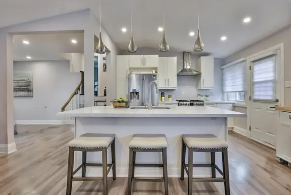 16 Gloria ST, Barrie, ON L4N 4L9