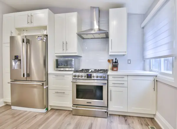 16 Gloria ST, Barrie, ON L4N 4L9