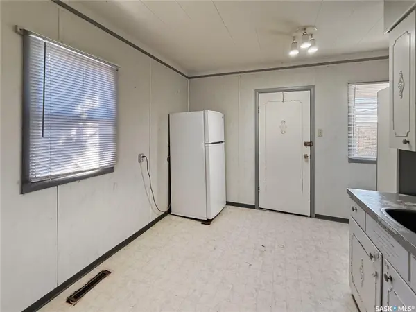 96 10th AVENUE NE, Swift Current, SK S9H 2T2