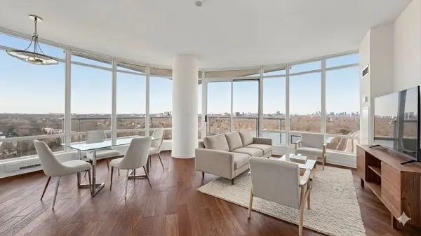 15 Windermere AVE #2205, Toronto W01, ON M6S 5A2