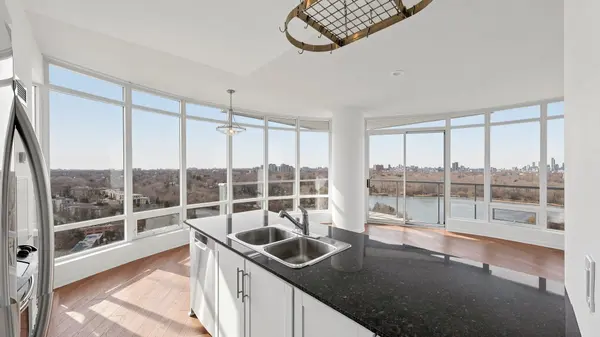 15 Windermere AVE #2205, Toronto W01, ON M6S 5A2