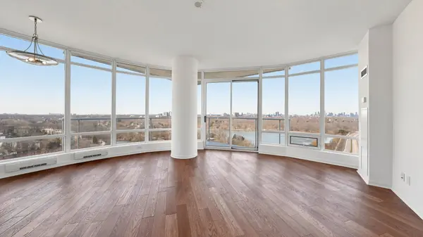 15 Windermere AVE #2205, Toronto W01, ON M6S 5A2