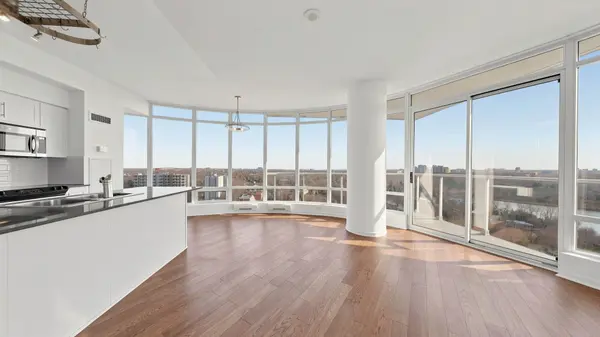 15 Windermere AVE #2205, Toronto W01, ON M6S 5A2