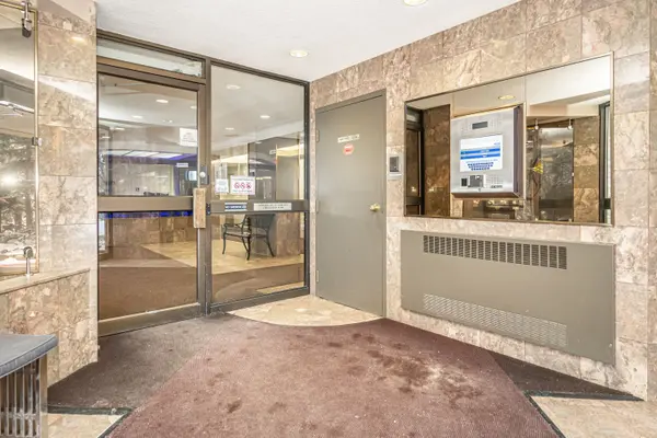 20 Cherrytree DR #806, Brampton, ON L6Y 3V1