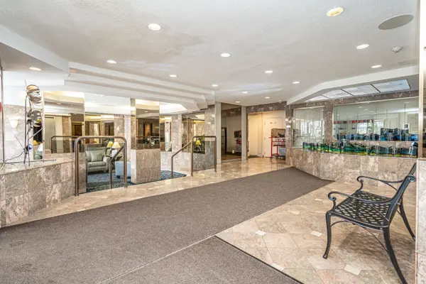 20 Cherrytree DR #806, Brampton, ON L6Y 3V1