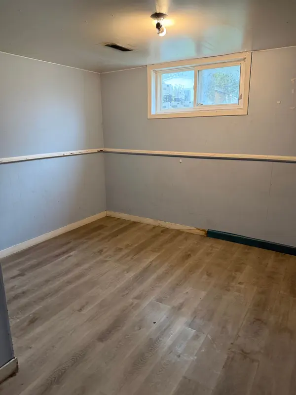 7280 Dellaport DR #Basement, Mississauga, ON L4T 2Y3