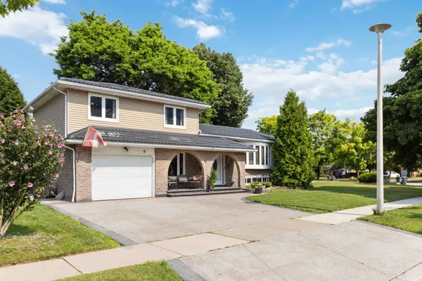 9 Trotters LN, Brampton, ON L6Y 1B5