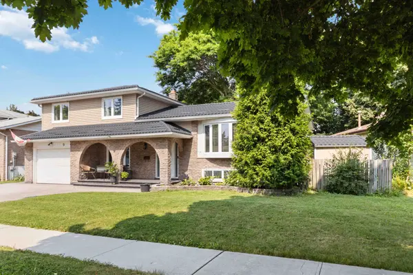 9 Trotters LN, Brampton, ON L6Y 1B5