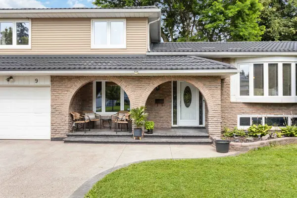 9 Trotters LN, Brampton, ON L6Y 1B5