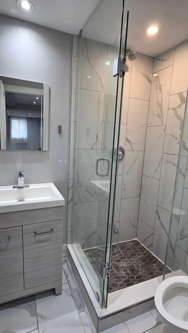 181 North Service RD E #L-1, Oakville, ON L6H 1A4