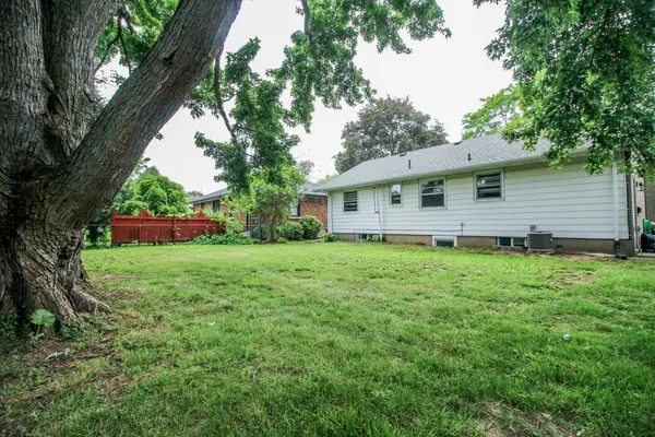 3 Whiteoak DR, St. Catharines, ON L2M 3B3