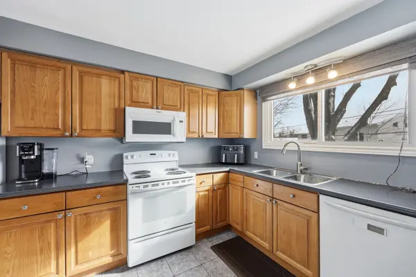 140 Falkirk TER, Kingston, ON K7M 4C2