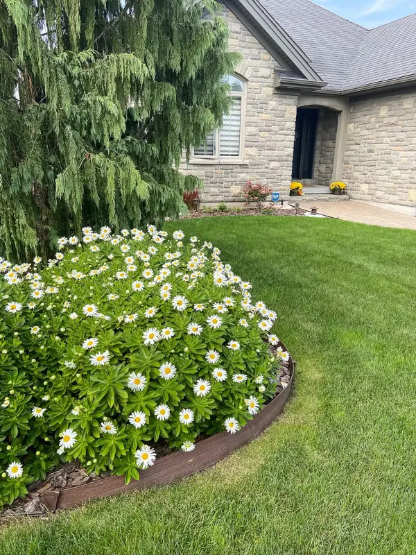 9 Rosslyn DR, Brighton, ON K0K 1H0