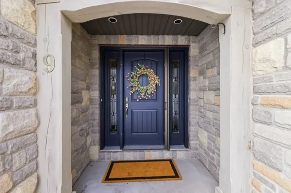 9 Rosslyn DR, Brighton, ON K0K 1H0