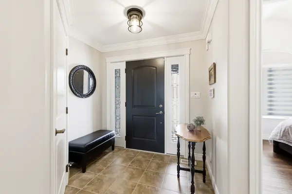 9 Rosslyn DR, Brighton, ON K0K 1H0