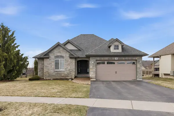 9 Rosslyn DR, Brighton, ON K0K 1H0