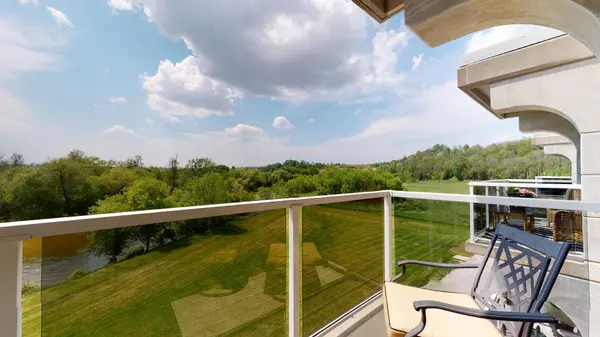 125 William ST N #402, Brockton, ON N0G 2V0