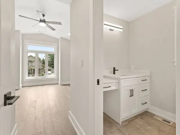 44 Topham BLVD, Welland, ON L3C 3G2