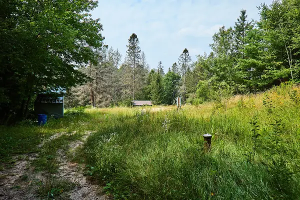 185 Halls RD E, Magnetawan, ON P0A 1Z0