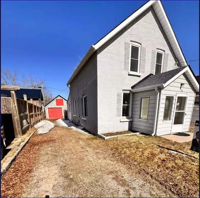 96 John ST, Barrie, ON L4N 2K5