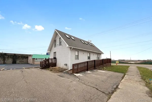 509 Elizabeth Lake Road, Waterford Charter Township, MI 48328