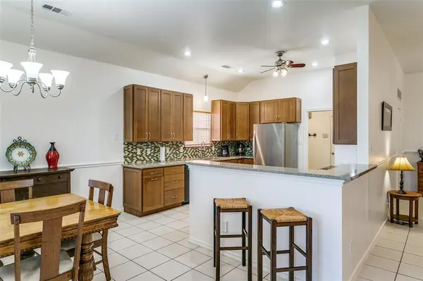 977 Valley View Drive, Lewisville, TX 75067