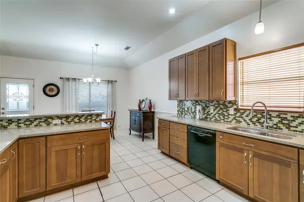 977 Valley View Drive, Lewisville, TX 75067