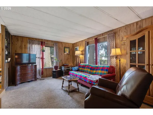 33986 MOBILE LN, Scappoose, OR 97056