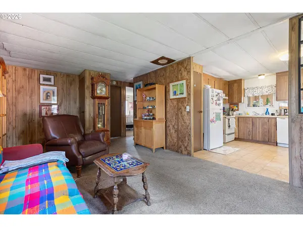 33986 MOBILE LN, Scappoose, OR 97056