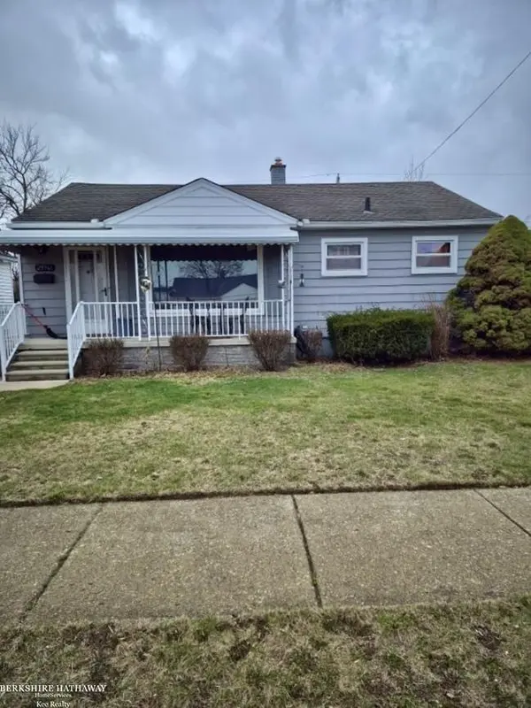 29561 Rosemont ST, Roseville, MI 48066