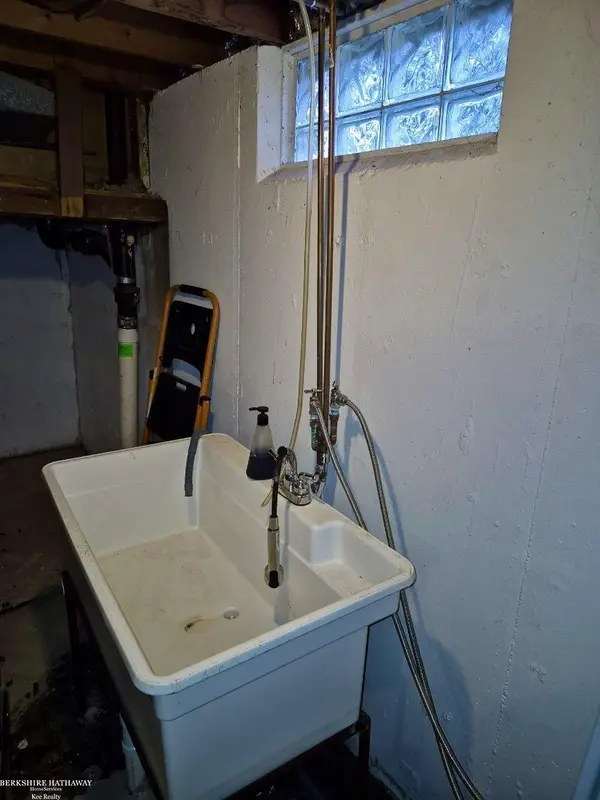 29561 Rosemont ST, Roseville, MI 48066