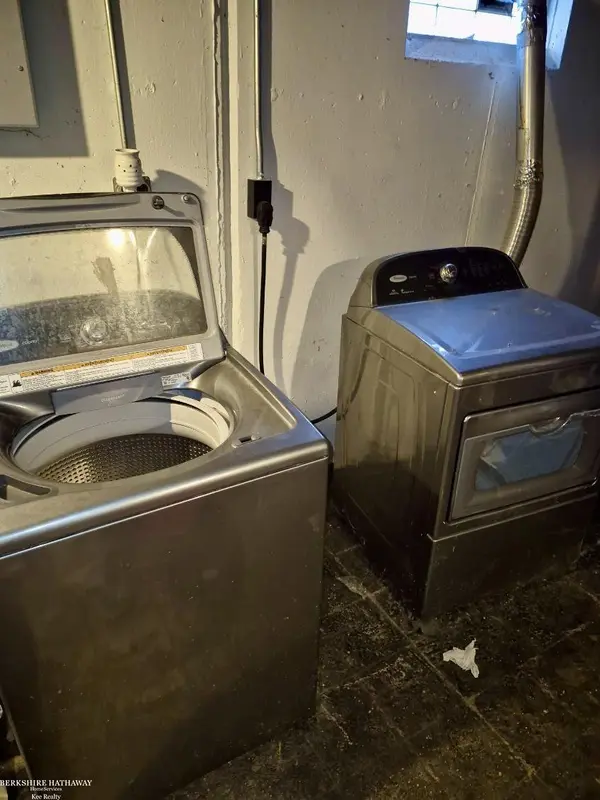 29561 Rosemont ST, Roseville, MI 48066