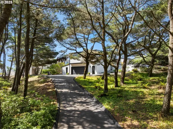 89026 OCEAN DR, Warrenton, OR 97146