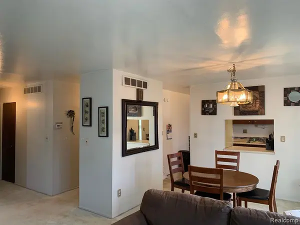 22140 Dante #209, Oak Park City, MI 48237