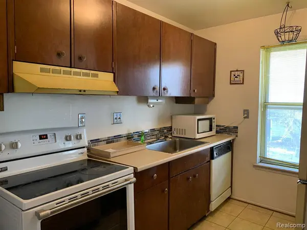 22140 Dante #209, Oak Park City, MI 48237