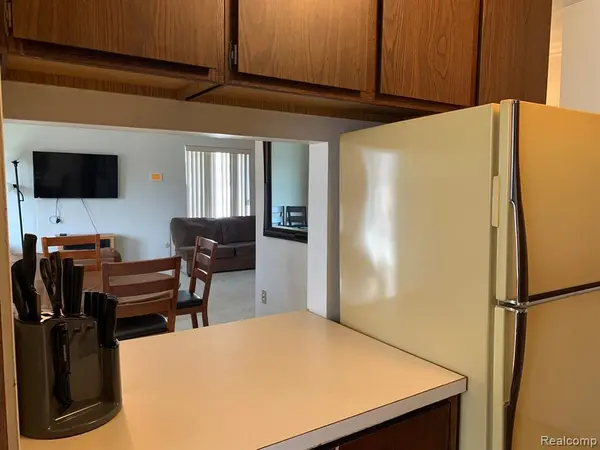 22140 Dante #209, Oak Park City, MI 48237