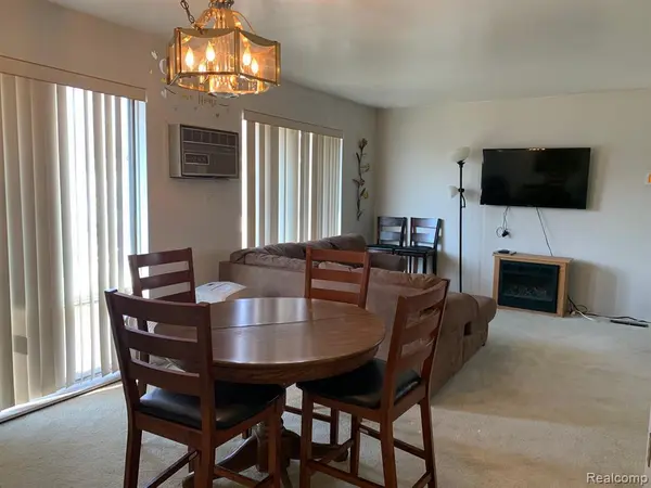 22140 Dante #209, Oak Park City, MI 48237