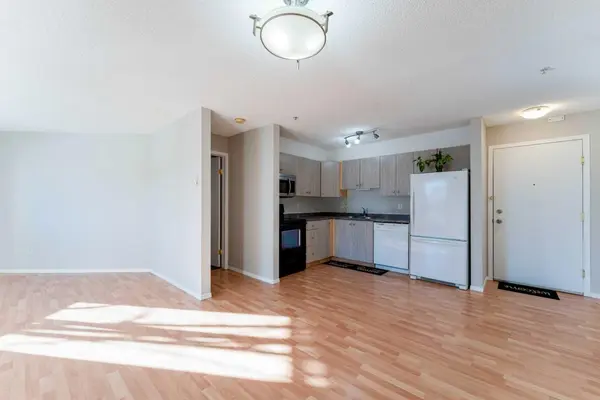 1717 60 ST SE #102, Calgary, AB T2A 7Y7