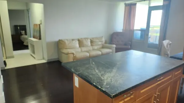 20 Edgecliff Golfway E #1715, Toronto C11, ON M3C 3A4