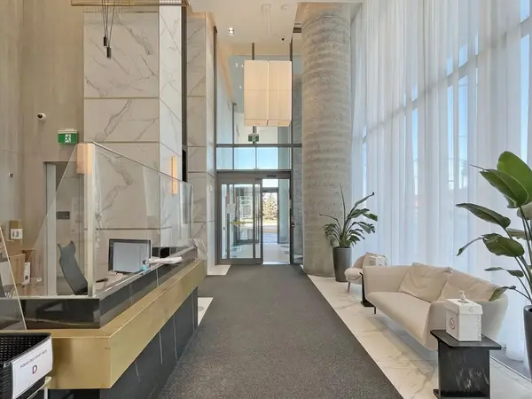 950 Portage Pkwy #4607, Vaughan, ON L4K 0J7