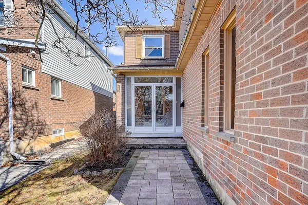 43 Bluesky CRES, Richmond Hill, ON L4C 8J2