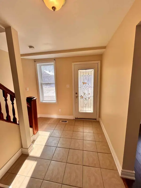 96 John ST, Barrie, ON L4N 2K5