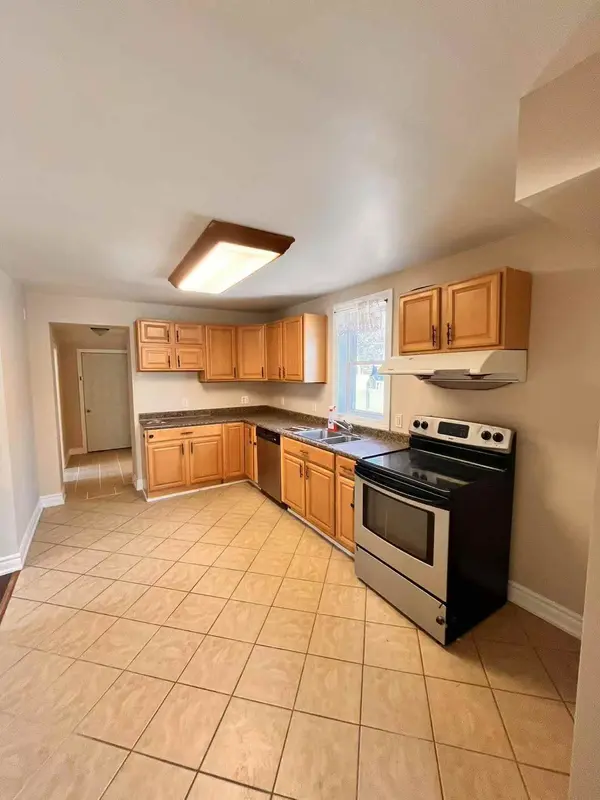 96 John ST, Barrie, ON L4N 2K5