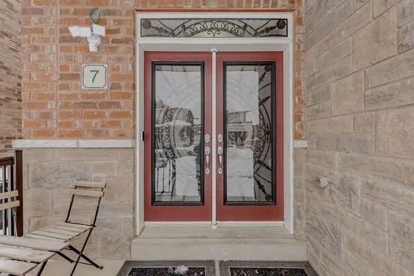 7 Falling leaf DR, Caledon, ON L7C 3Z3