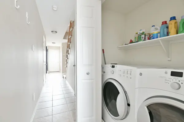 90 Edenvale DR #221, Kanata, ON K2K 3N8