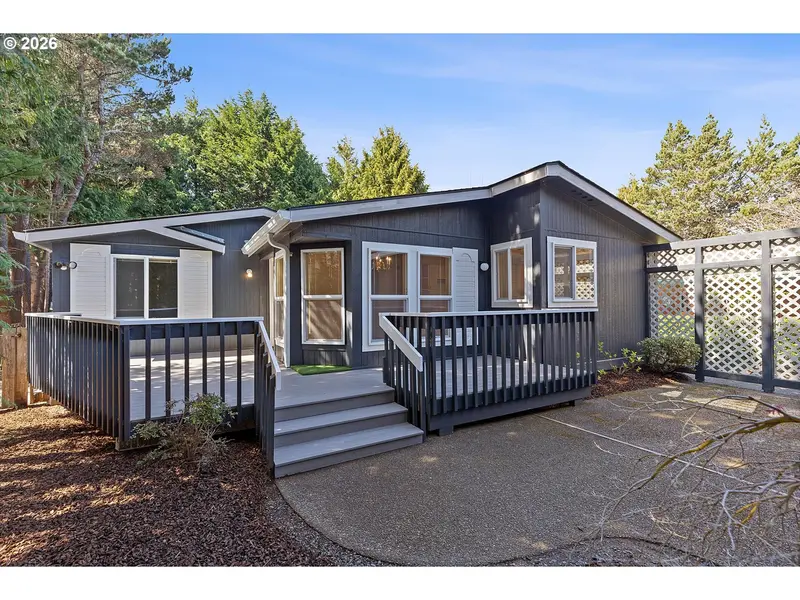 395 SEAGROVE LOOP, Lincoln City, OR 97367