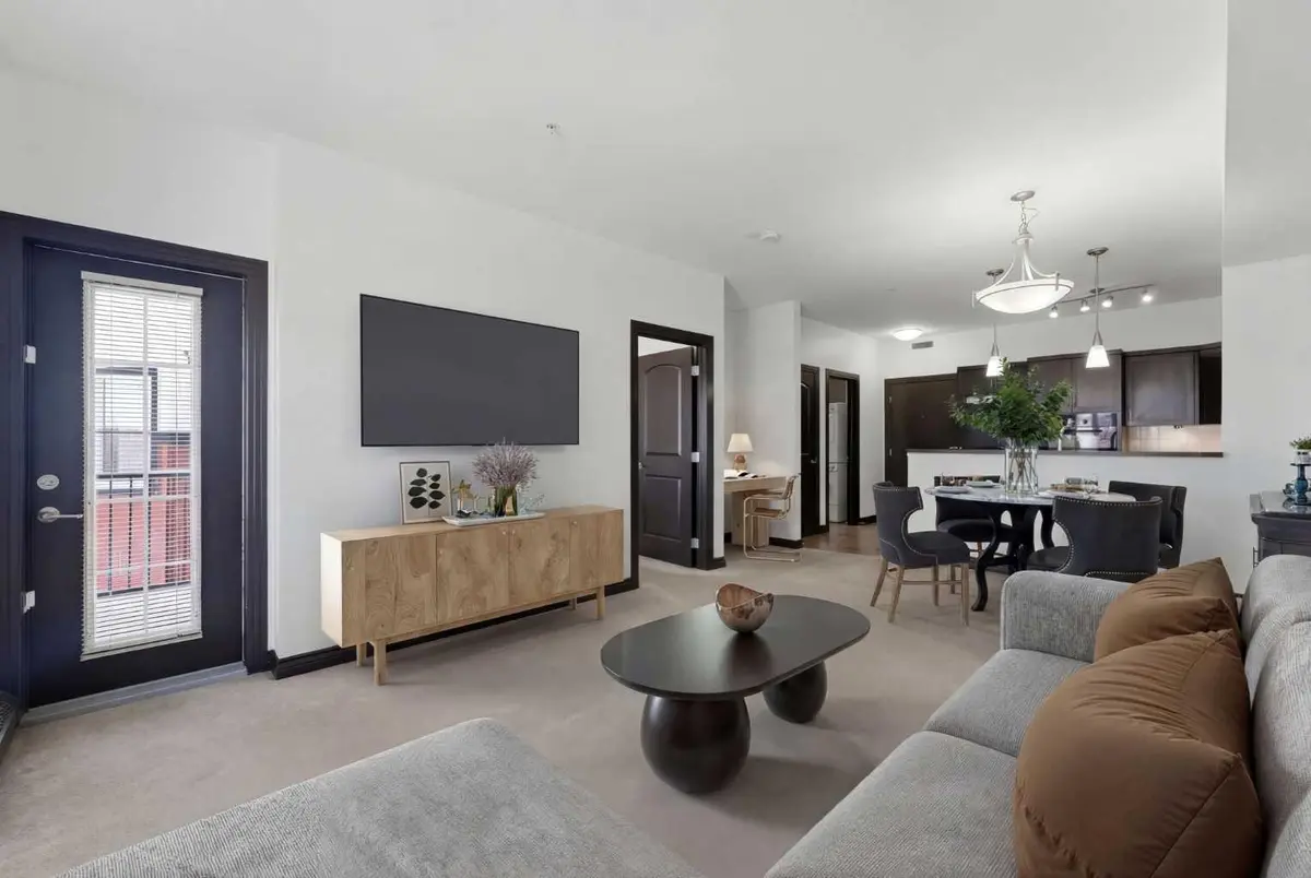 30 Royal Oak PLZ NW #242, Calgary, AB T3G 0C1